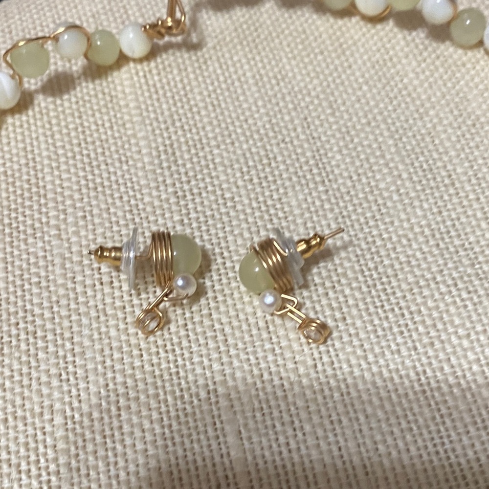Vintage new jade & cream gemstone Beaded gold filled Necklace and Earring Set - Picture 13 of 16